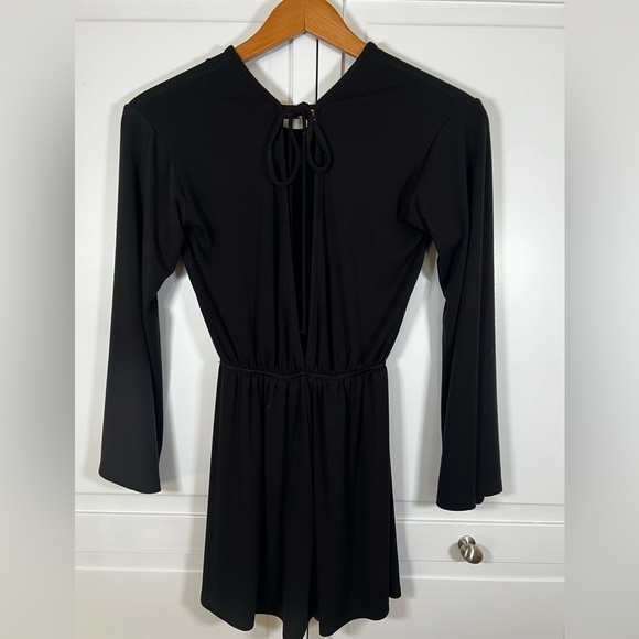 Lulus | NWOT | Long Sleeve | Open Back | Short | Romper | Black | XS‎ - Picture 4 of 7